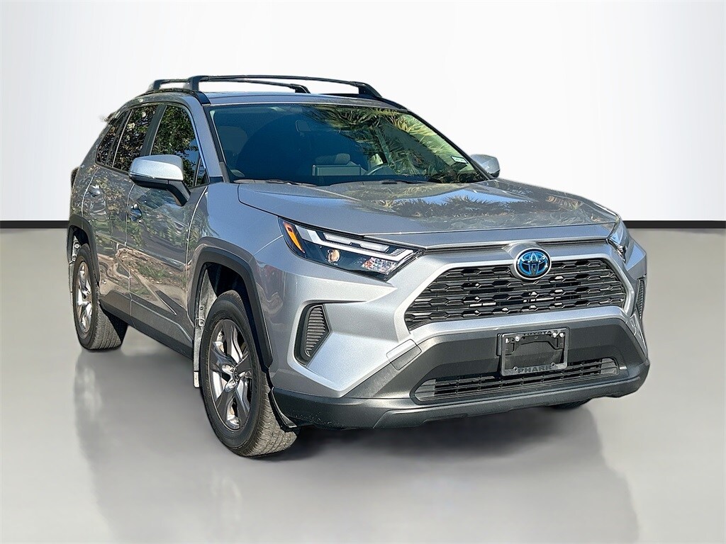 2024 Toyota RAV4 Hybrid XLE photo 3
