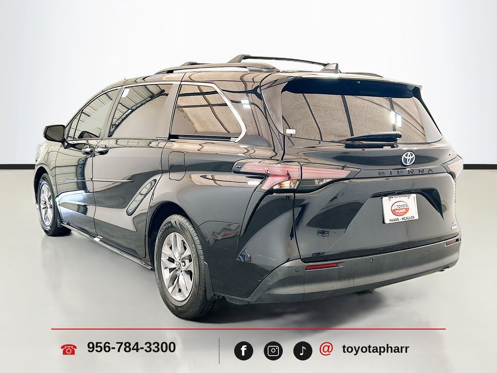 2023 Toyota Sienna XLE - Photo 7