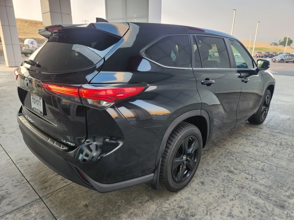 2023 Toyota Highlander LE - Photo 10