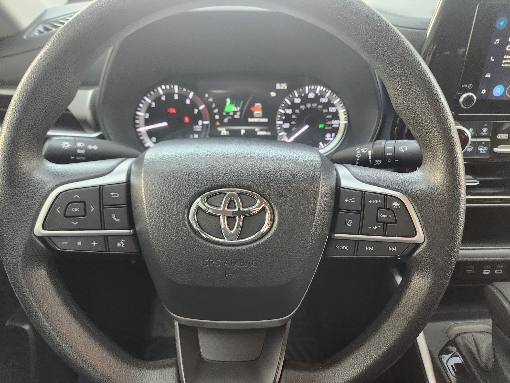2023 Toyota Highlander LE - Photo 22