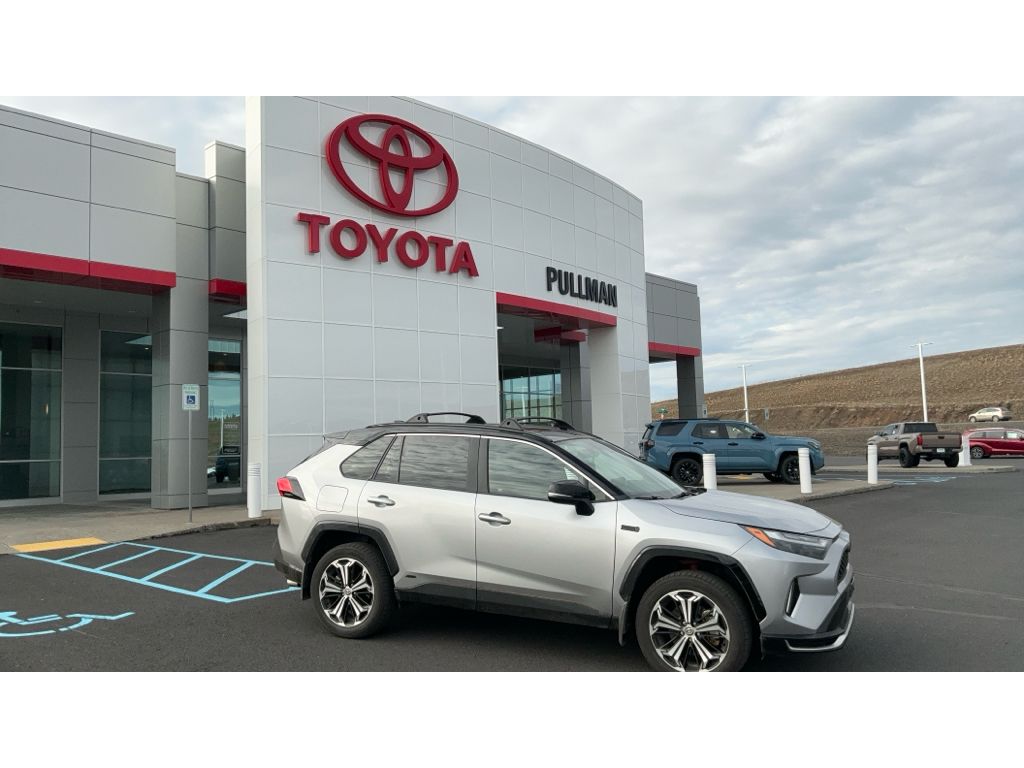 2024 Toyota RAV4 SE's photo
