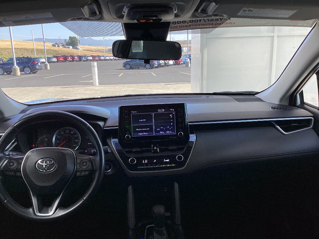 2022 Toyota Corolla Cross LE photo 12