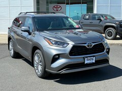 2026 Toyota Highlander Hybrid Platinum SUV