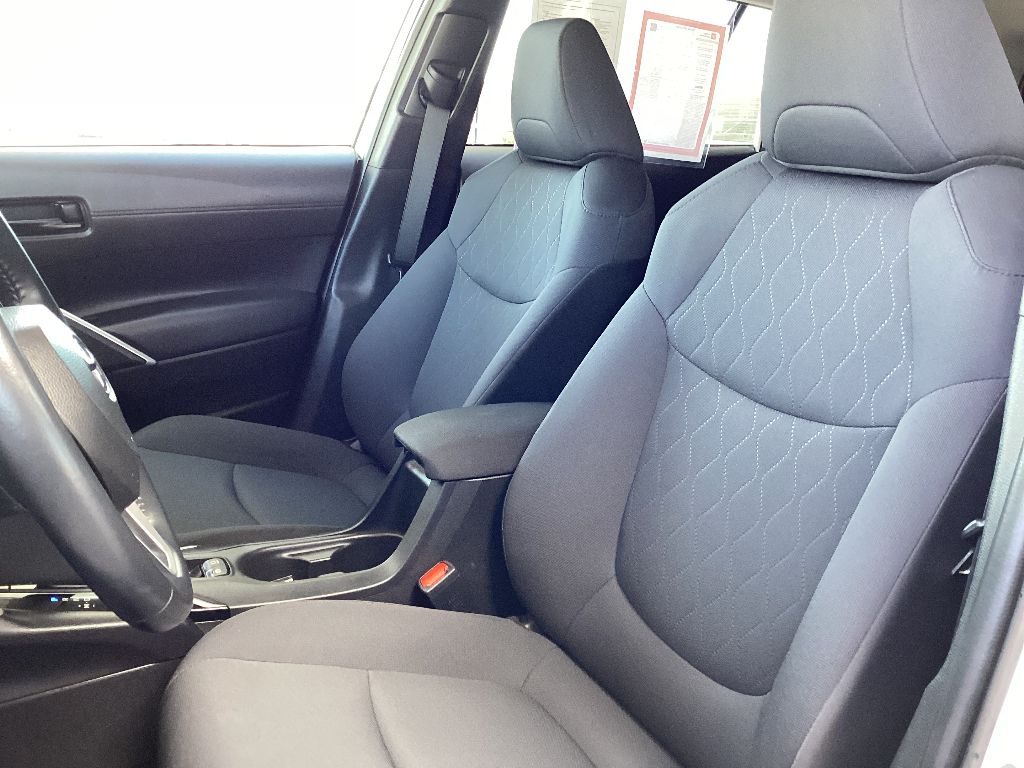 2022 Toyota Corolla Cross LE photo 9