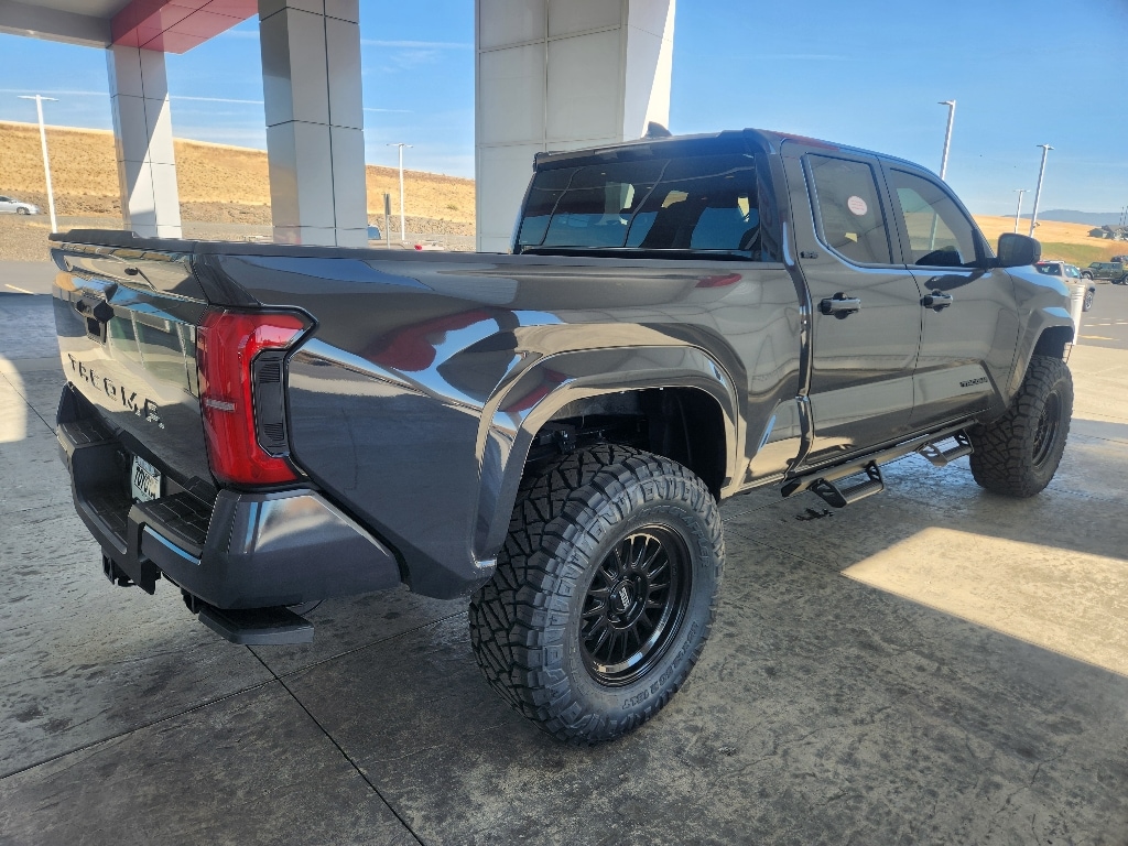 2026 Toyota Tacoma SR5 - Photo 9