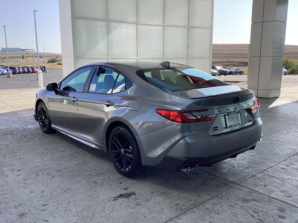 2025 Toyota Camry SE photo 6