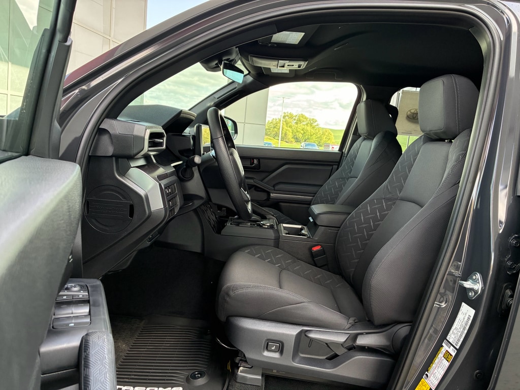 2026 Toyota Tacoma SR5 - Photo 11