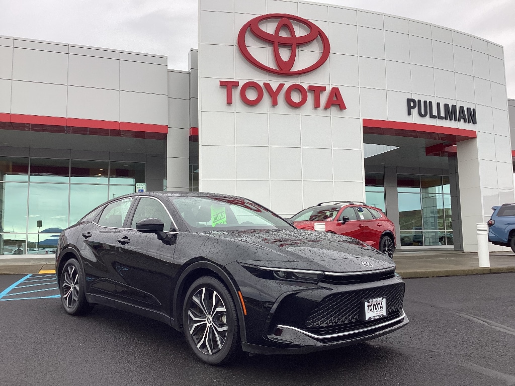 2023 Toyota Crown XLE's photo