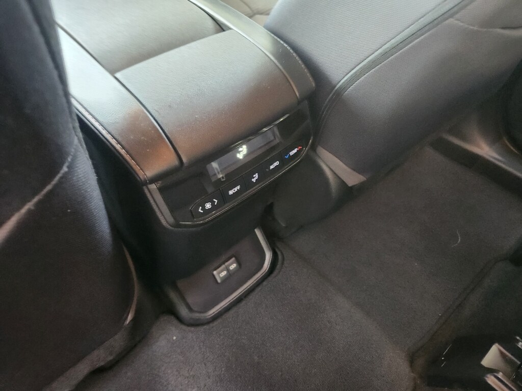 2023 Toyota Highlander LE - Photo 21
