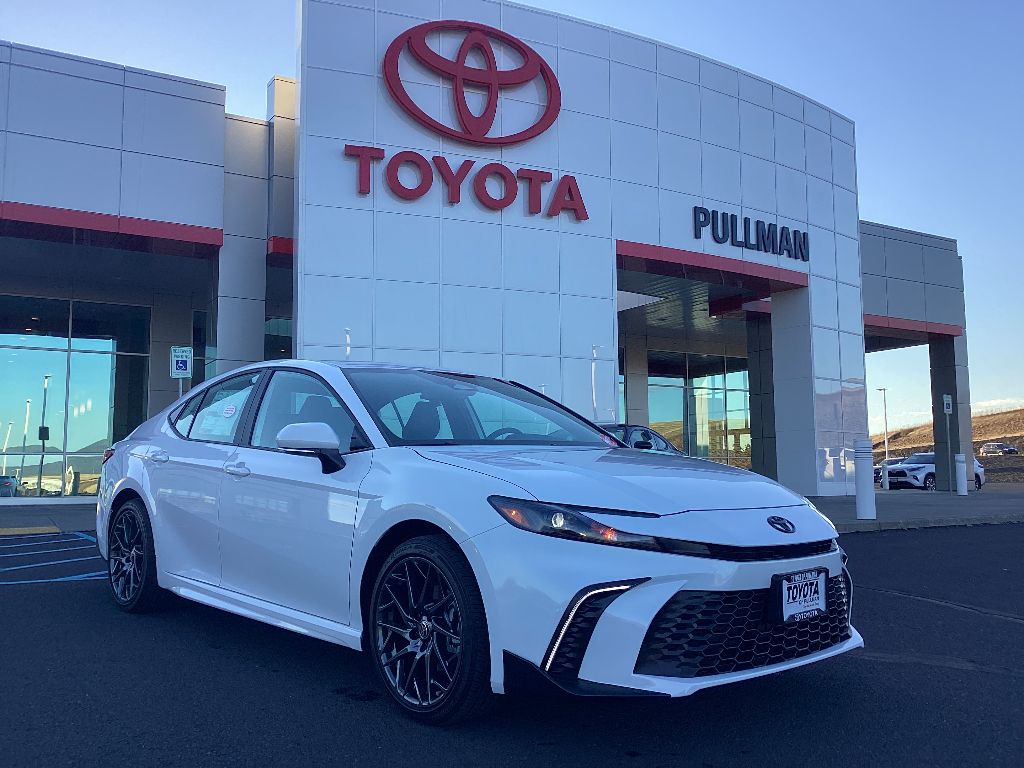 2025 Toyota Camry SE's photo