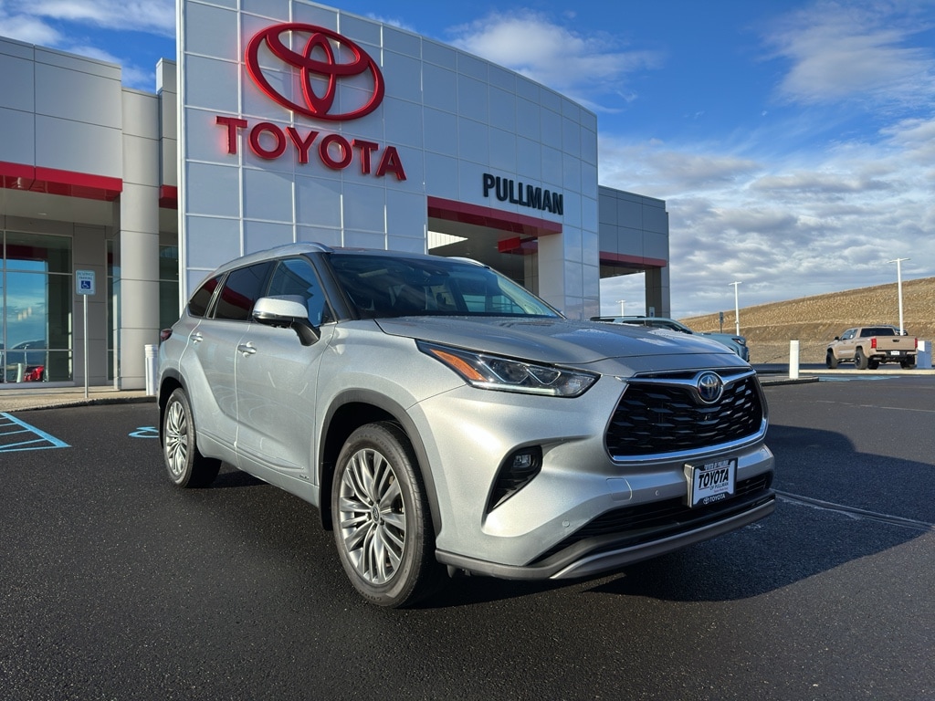 2023 Toyota Highlander Platinum's photo