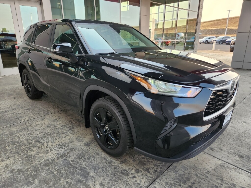 2023 Toyota Highlander LE - Photo 12