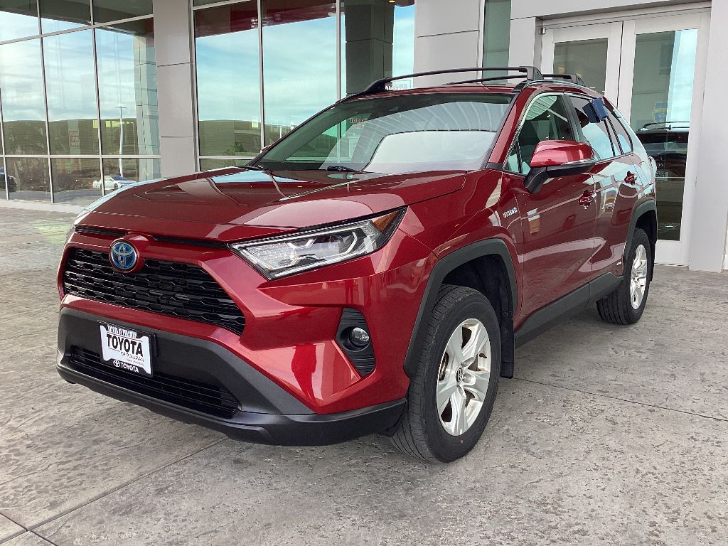 2021 Toyota RAV4 Hybrid XLE photo 2
