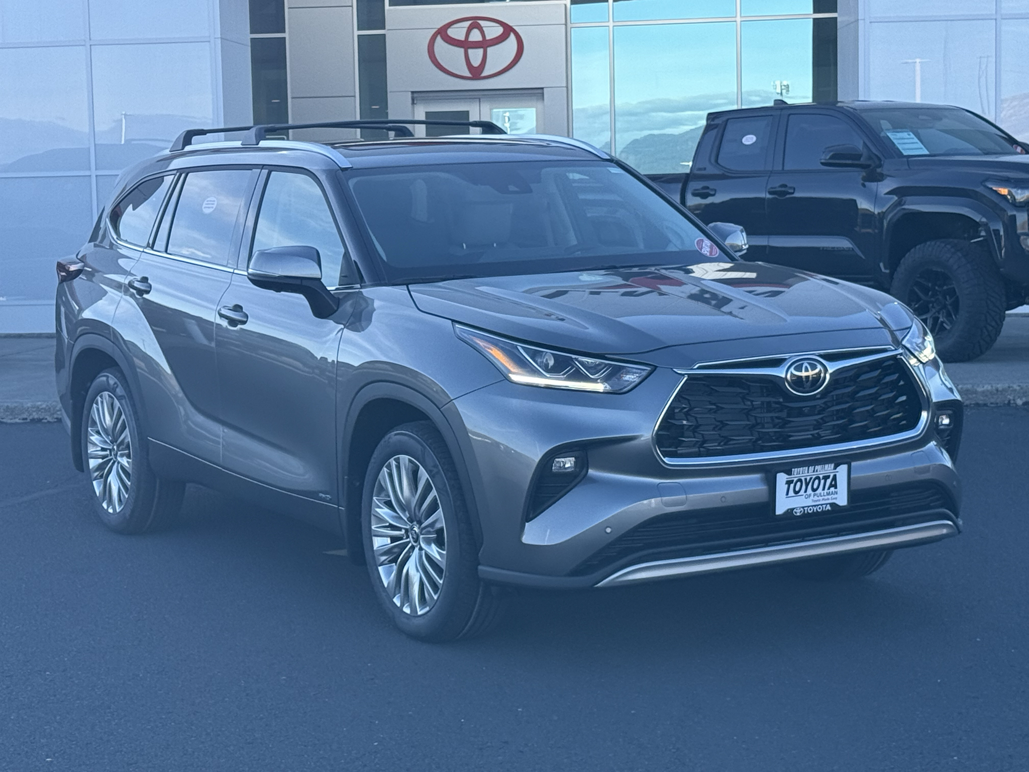 2026 Toyota Highlander Hybrid Platinum SUV
