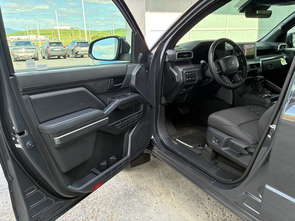 2026 Toyota Tacoma SR5 - Photo 10