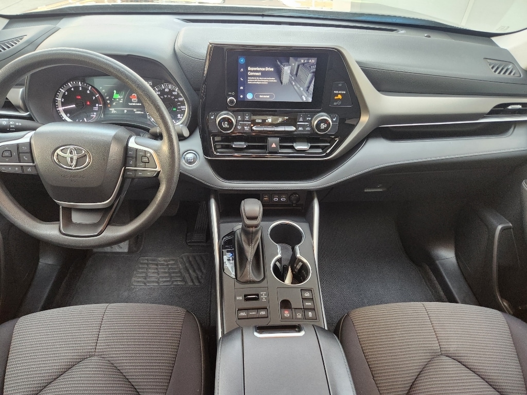 2023 Toyota Highlander LE - Photo 23