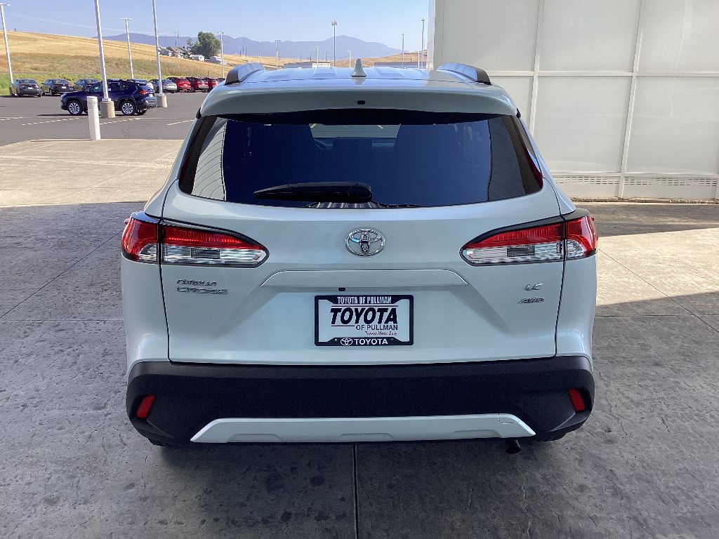 2022 Toyota Corolla Cross LE photo 4