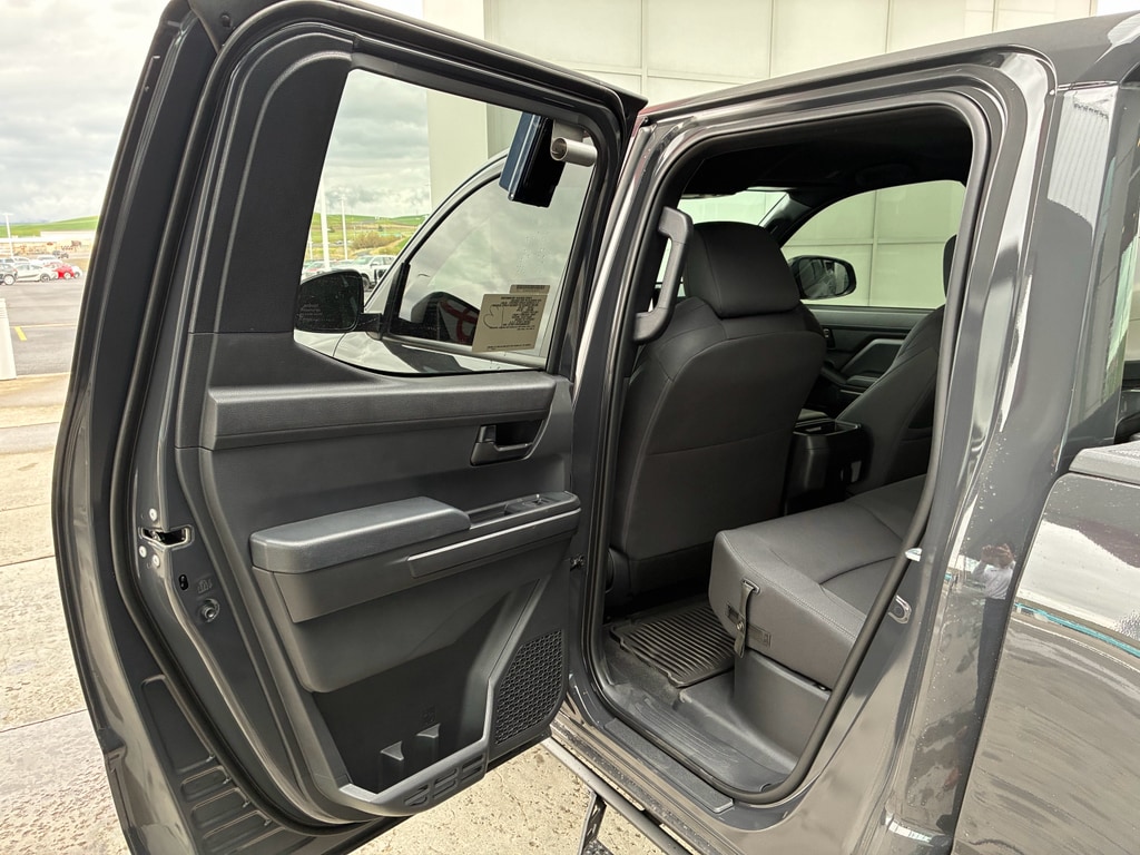 2026 Toyota Tacoma SR5 - Photo 16