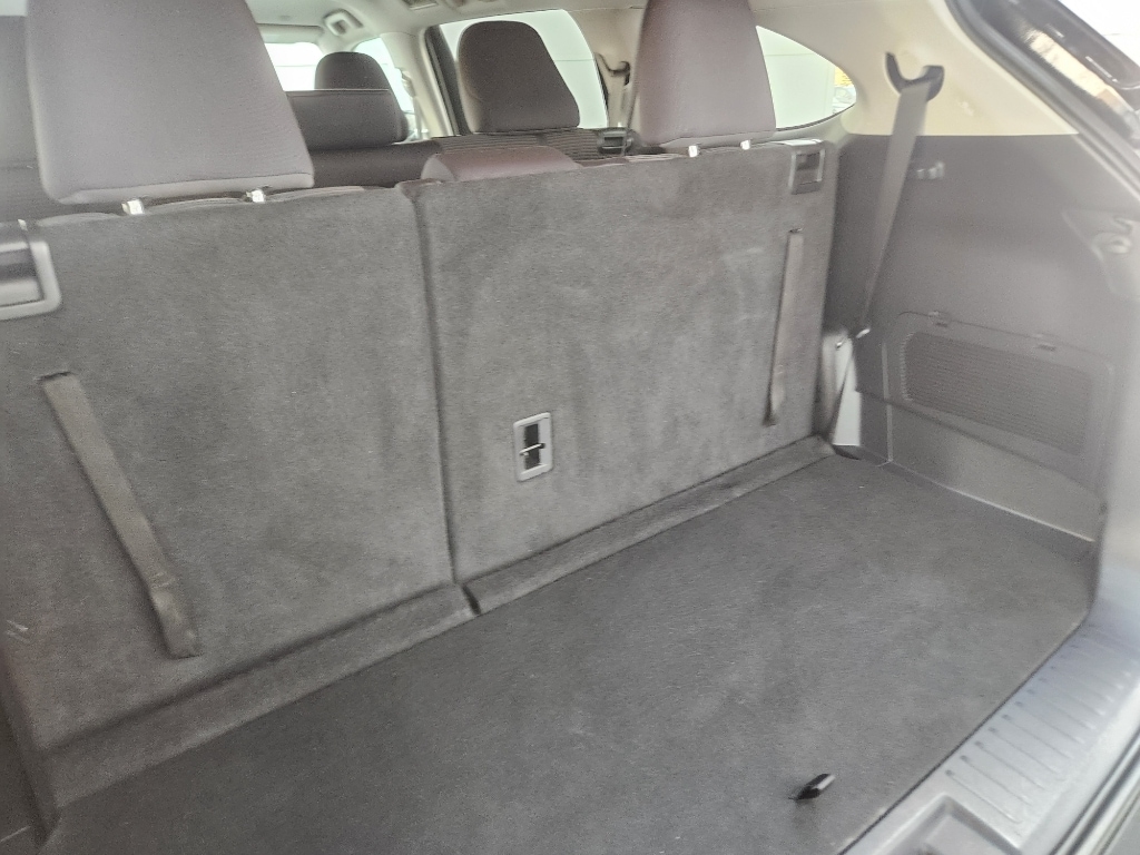 2023 Toyota Highlander LE - Photo 9