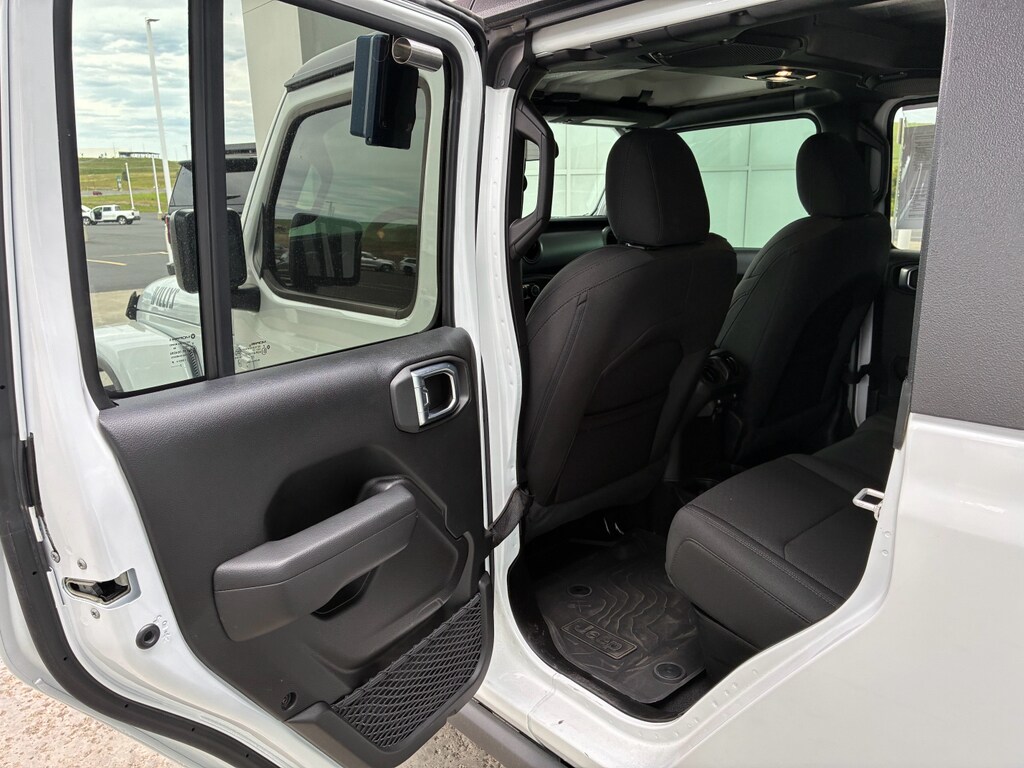 2023 Jeep Gladiator WILLYS - Photo 17