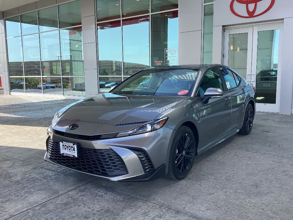 2025 Toyota Camry SE photo 4