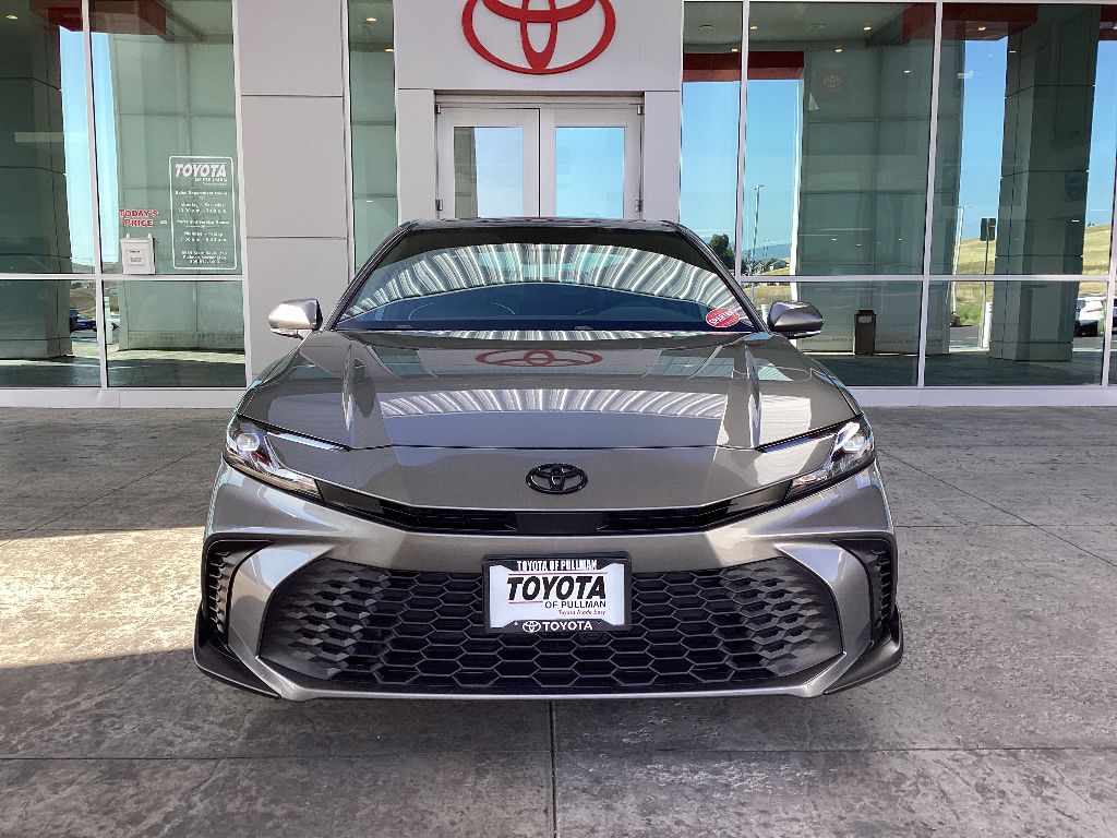 2025 Toyota Camry SE photo 3
