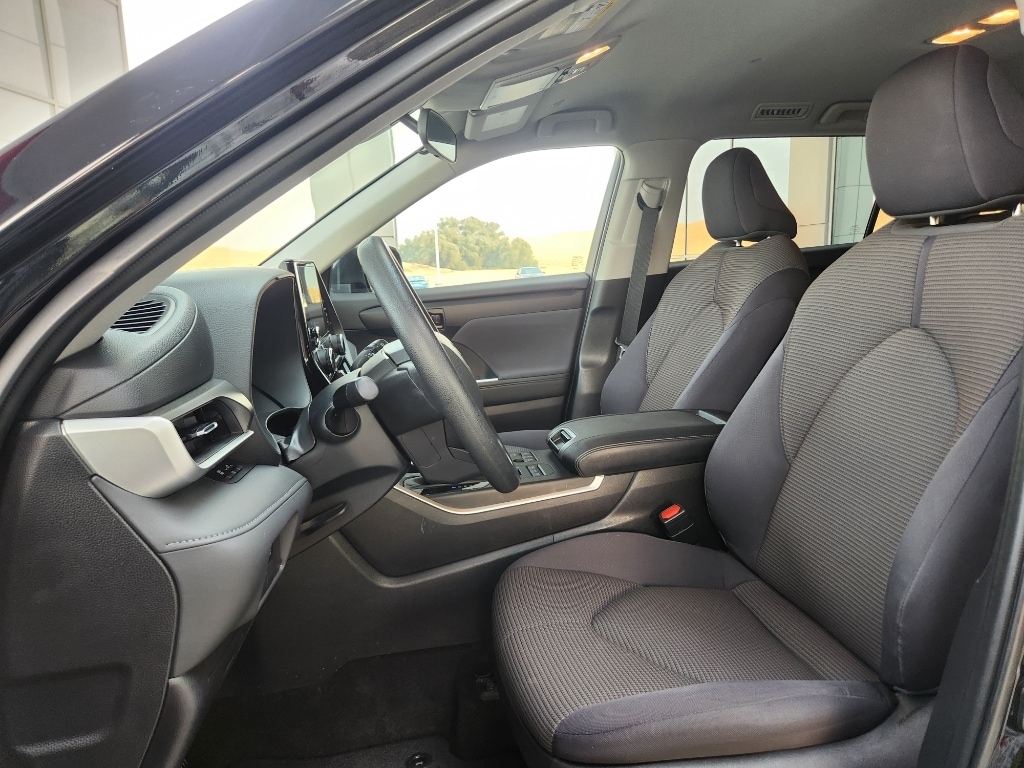 2023 Toyota Highlander LE - Photo 14