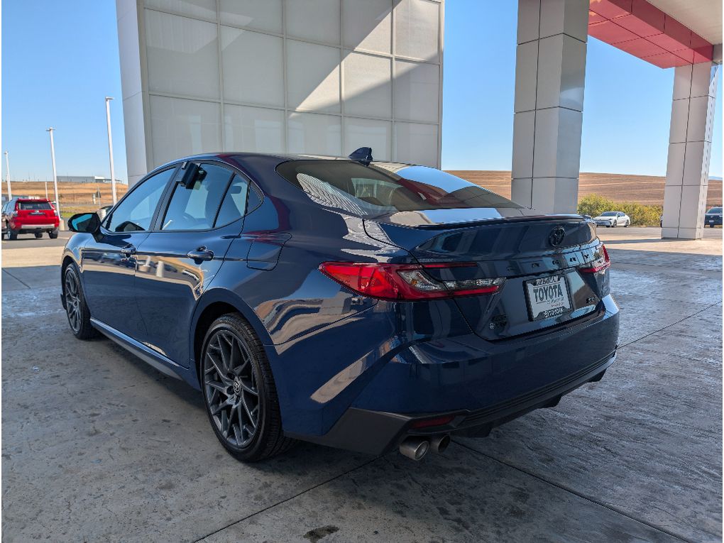 2025 Toyota Camry SE photo 5