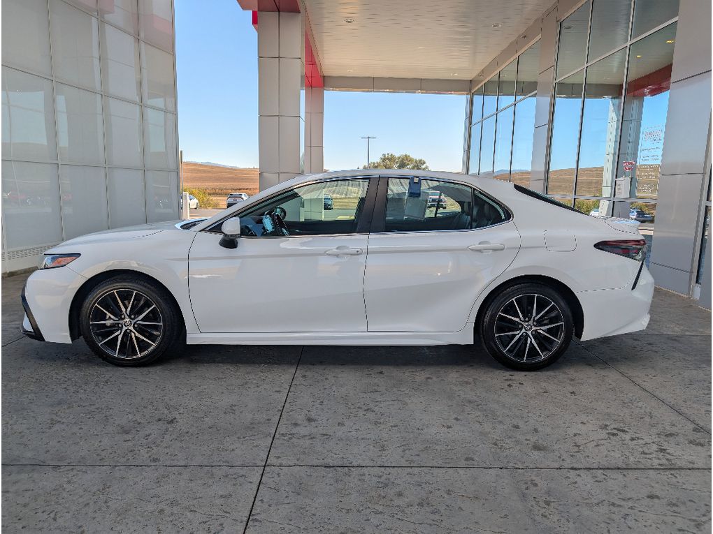 2023 Toyota Camry SE photo 5