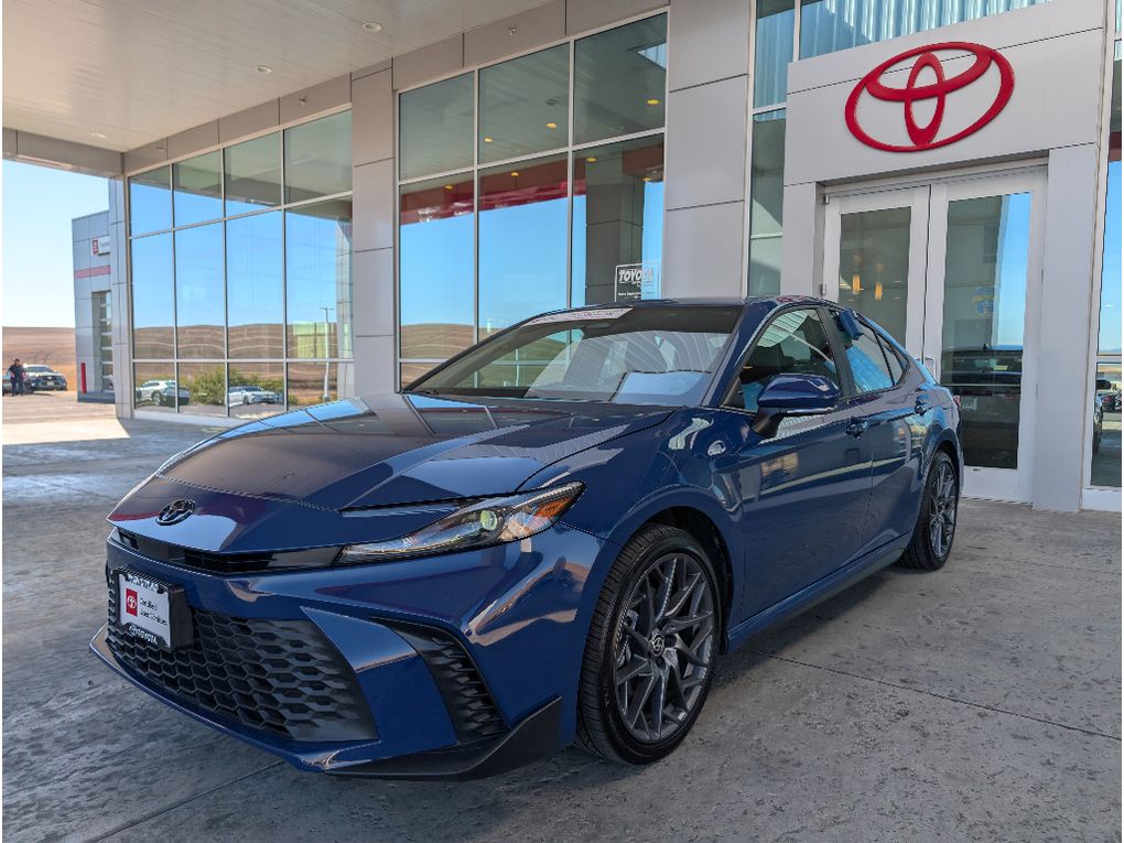 2025 Toyota Camry SE photo 3