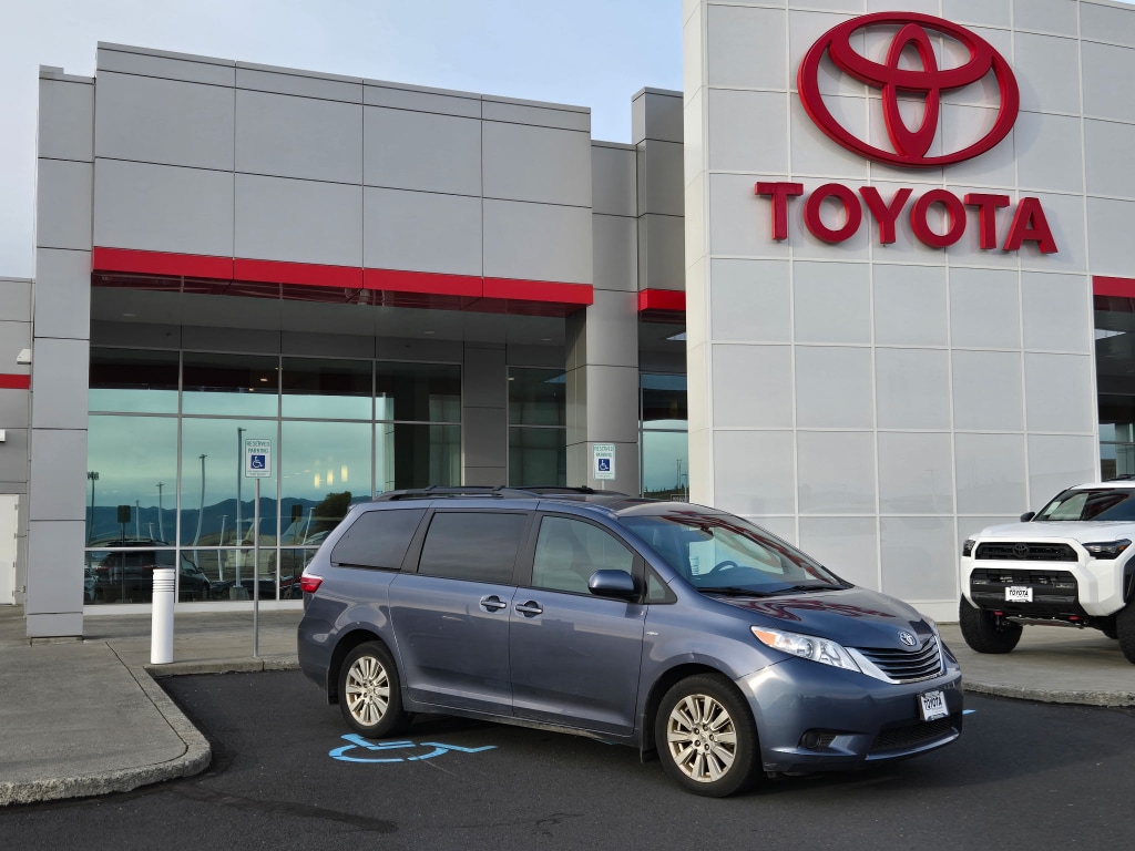2017 Toyota Sienna LE