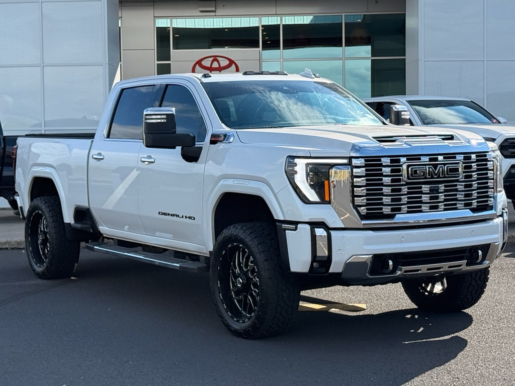 2024 GMC Sierra Denali 4WD Crew Cab Standard Box's photo