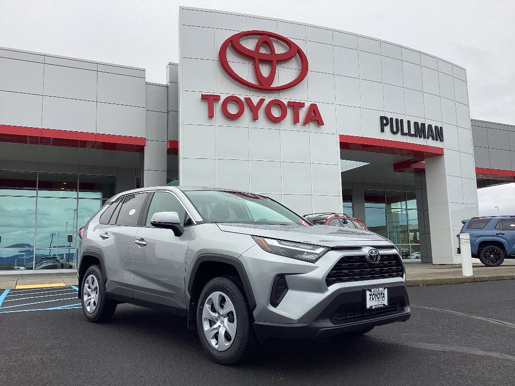 2025 Toyota RAV4 LE's photo