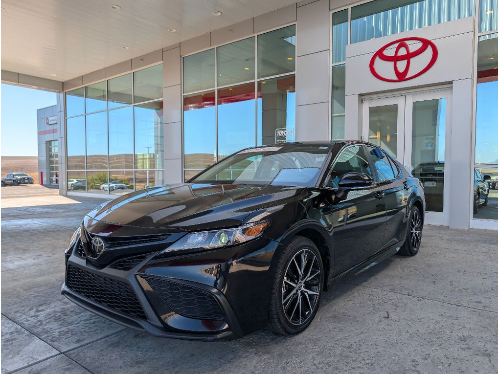 2024 Toyota Camry SE photo 3