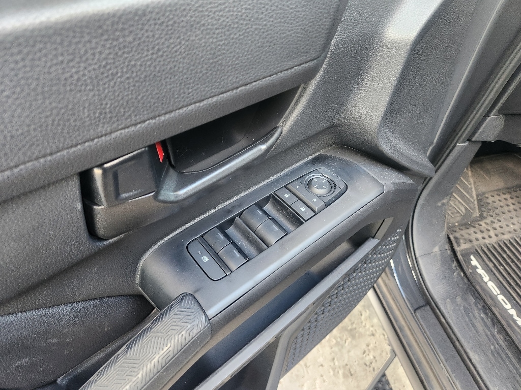 2026 Toyota Tacoma SR5 - Photo 13
