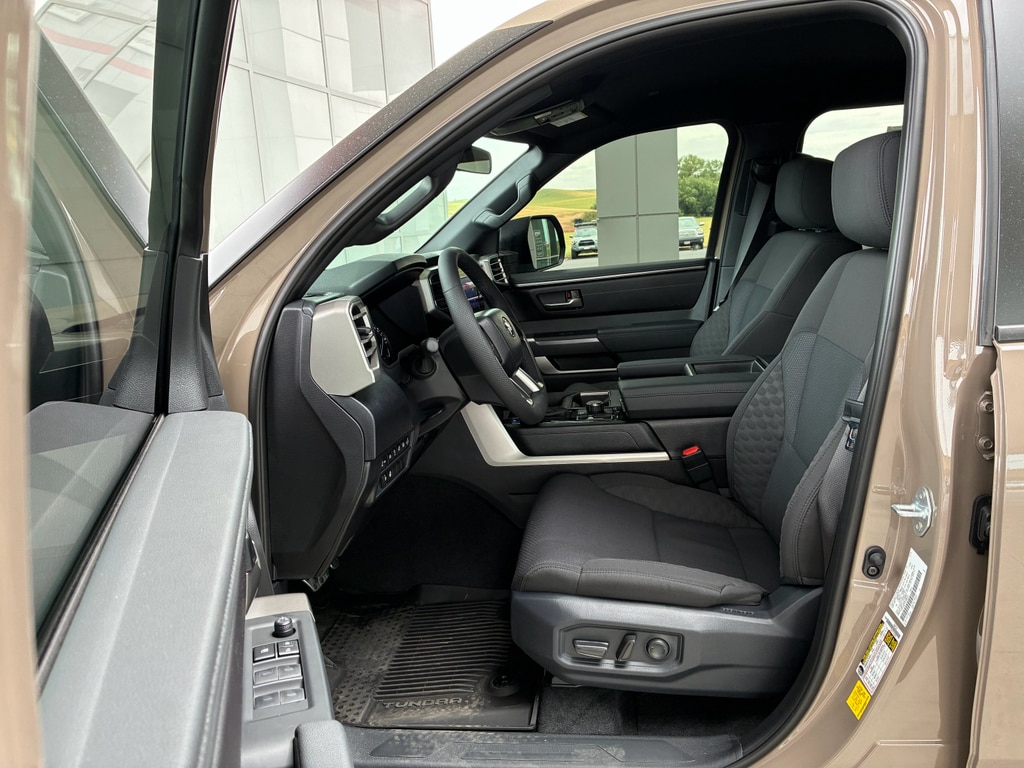 2026 Toyota Tundra SR5 - Photo 17