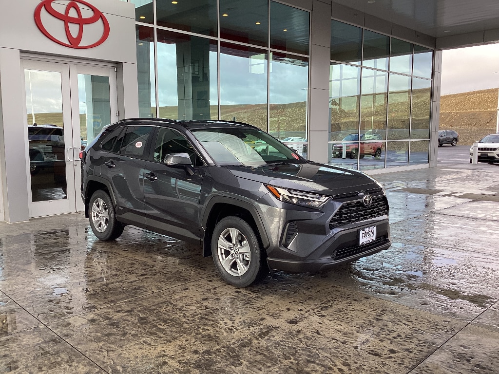 2025 Toyota RAV4 XLE's photo