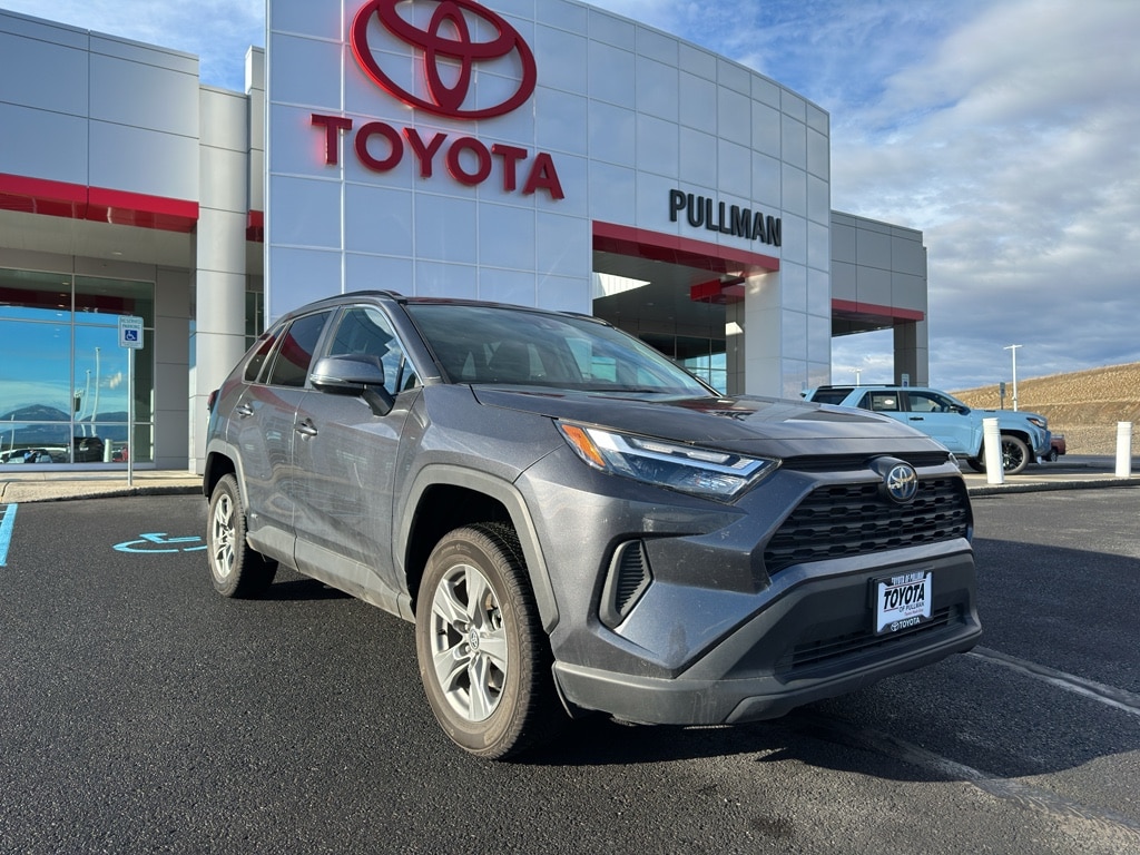 2024 Toyota RAV4 XLE's photo