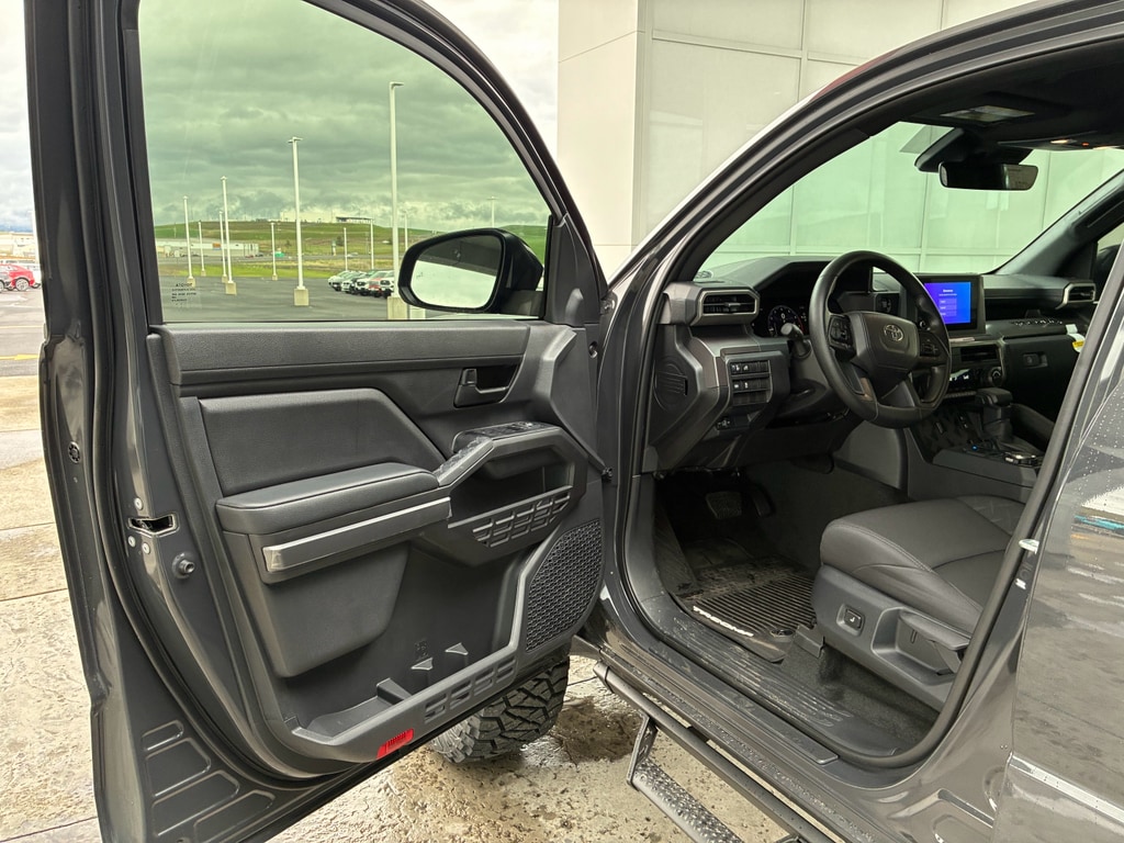 2026 Toyota Tacoma SR5 - Photo 12