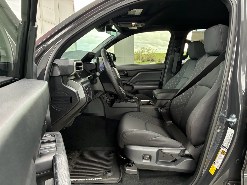 2026 Toyota Tacoma SR5 - Photo 13