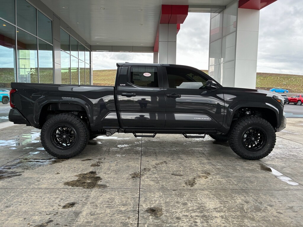 2026 Toyota Tacoma SR5 - Photo 9