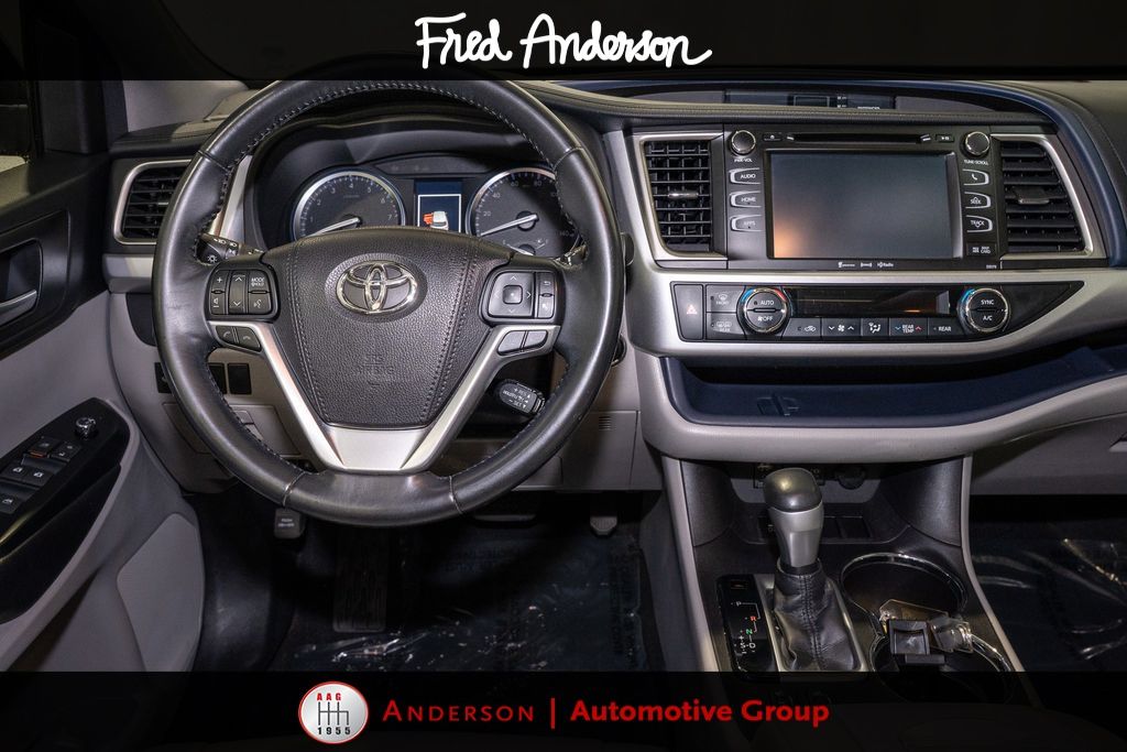 2017 Toyota Highlander XLE photo 2