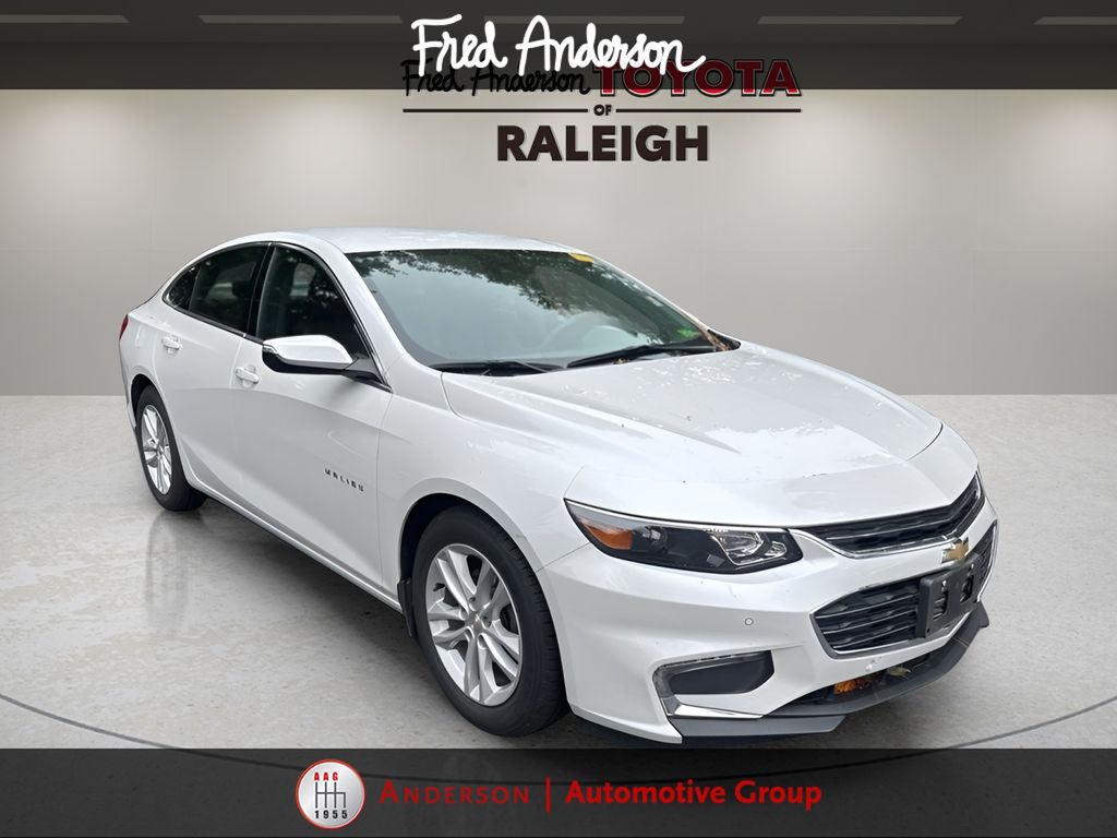 2017 Chevrolet Malibu Hybrid photo 2