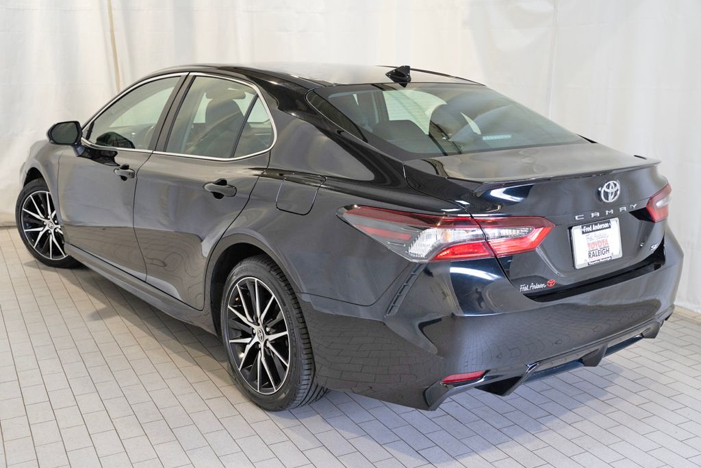 2022 Toyota Camry SE photo 3