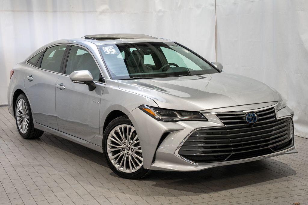 2019 Toyota Avalon Limited's photo