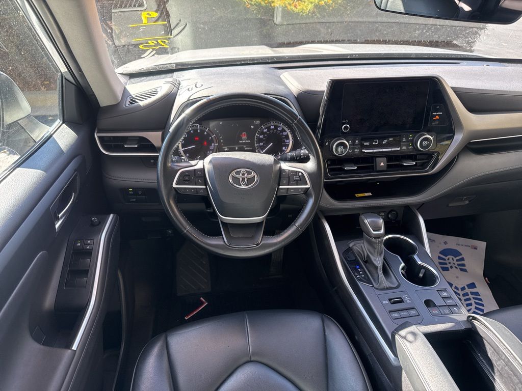 2023 Toyota Highlander XLE photo 2