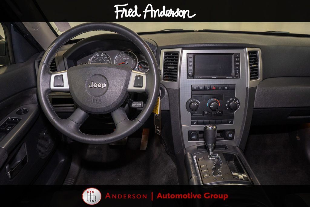 2009 Jeep Grand Cherokee Laredo photo 2