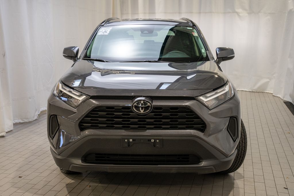 2023 Toyota RAV4 XLE photo 3
