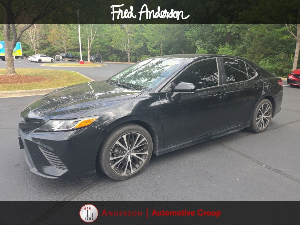 Used 2020 Toyota Camry SE Sedan