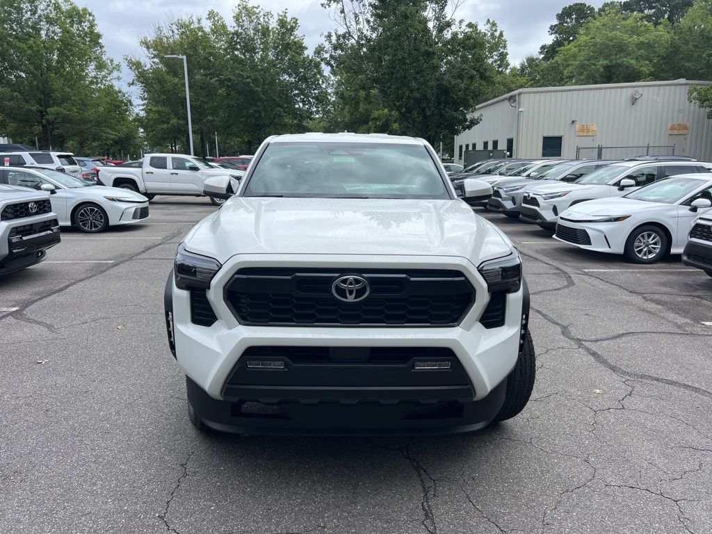 2025 Toyota Tacoma TRD Off-Road photo 3